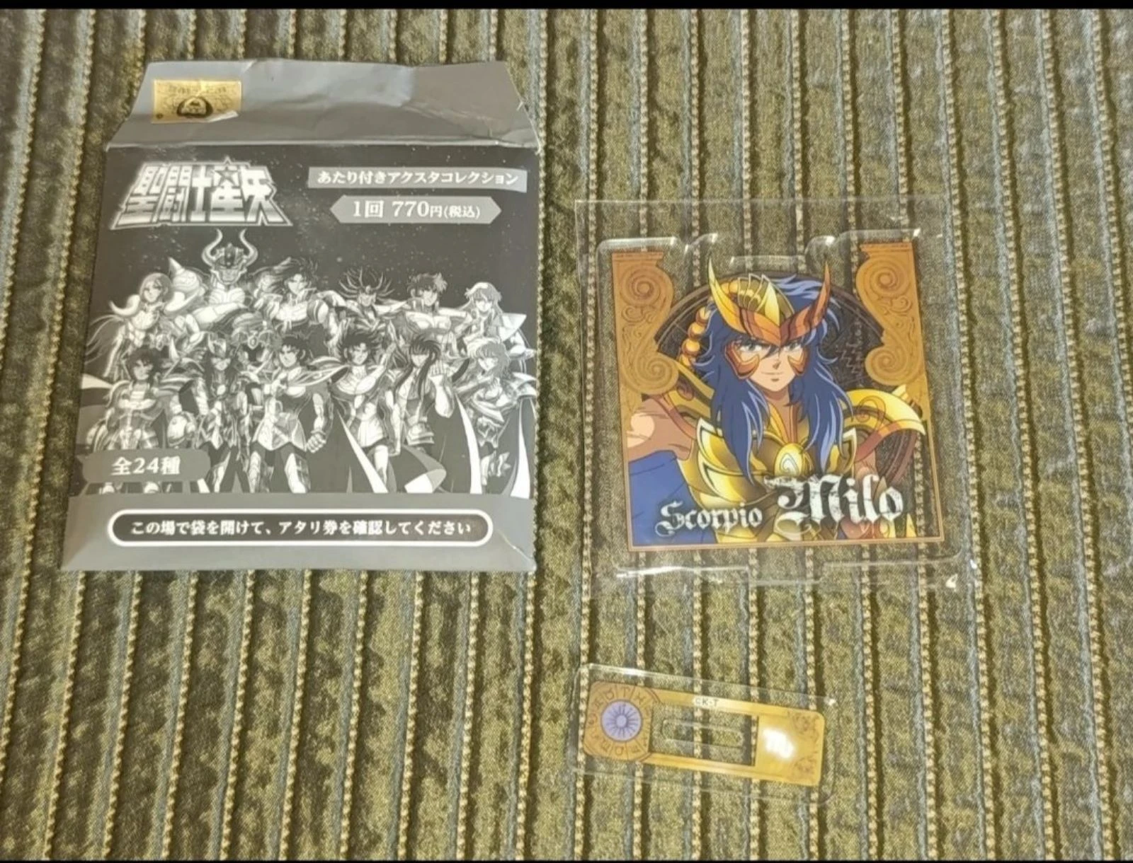 Soporte acrilico cabeza Milo Scorpio. Saint Seiya